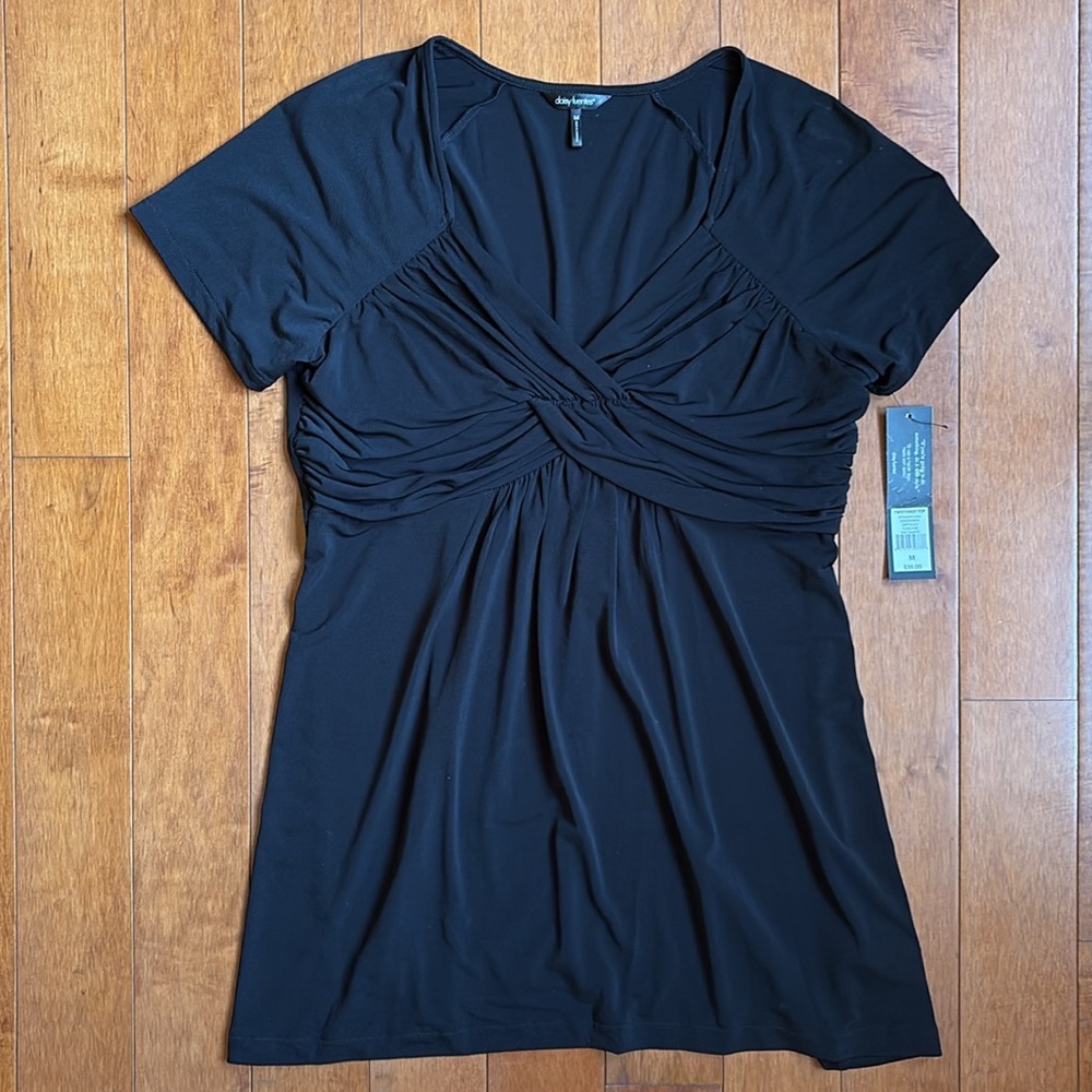 Daisy Fuentes Twist Front Top